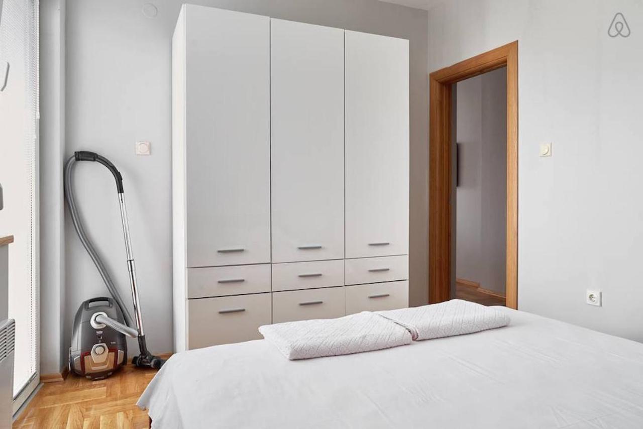 Bright Apartment Near City Center Скопье Экстерьер фото