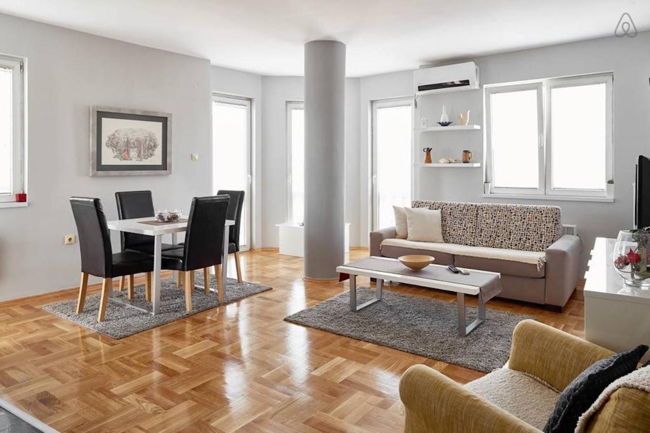 Bright Apartment Near City Center Скопье Экстерьер фото
