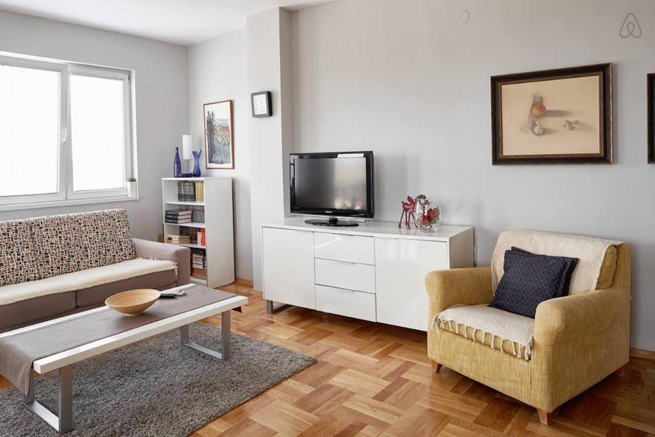 Bright Apartment Near City Center Скопье Экстерьер фото