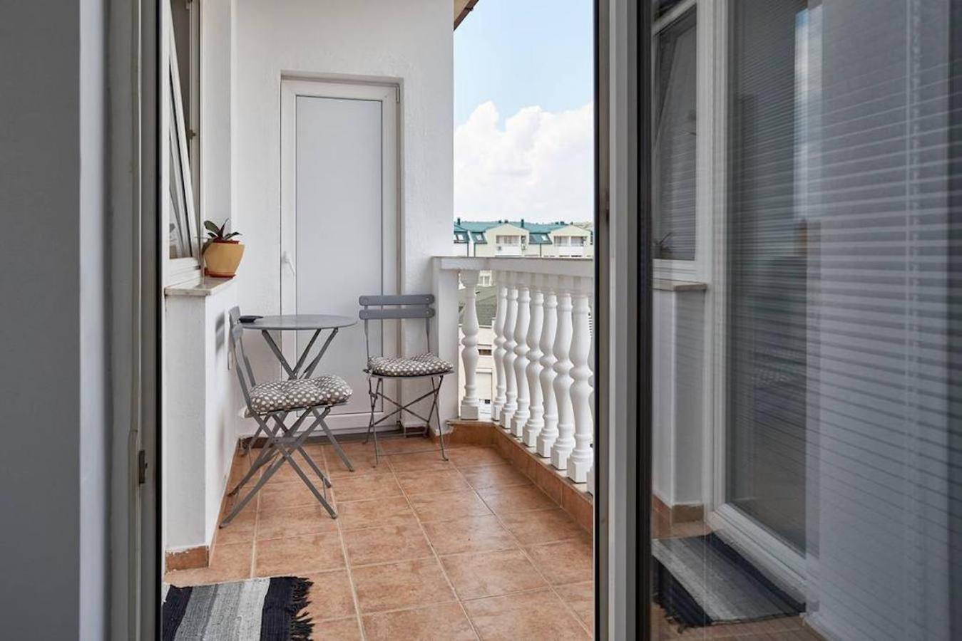 Bright Apartment Near City Center Скопье Экстерьер фото